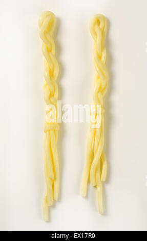 La cuisine slovaque - Fromage de chaîne en forme de petites tresses (Korbaciky) Banque D'Images