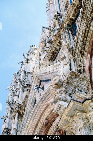 Détail de la façade de la Cathédrale de Sienne, Italie Banque D'Images