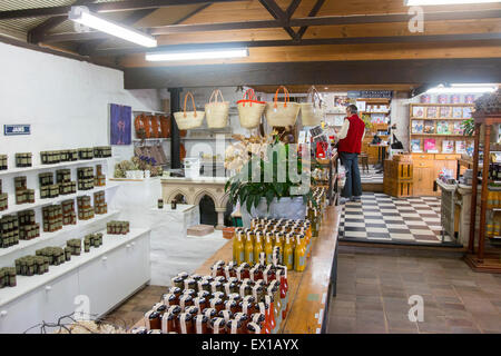 À l'intérieur d'un magasin traditionnel de confitures et condiments dans Berrima, Banque D'Images