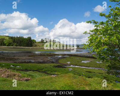 Château d'Aros ou Dounarwyse les ruines d'un Château 13ème siècle près de Salen Isle of Mull Argyll and Bute en Écosse, le beau ciel bleu météo jour Juin Banque D'Images