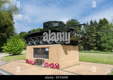 Le Desert Rat Memorial La Forêt de Thetford. Le Mark IV Cromwell Tank sur la plinthe est une réplique de. 'Petite Audrey' Banque D'Images