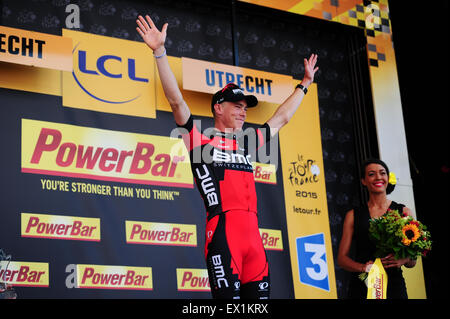 Utrecht, Pays-Bas. 4. Juillet, 2015. BMC Racing Team rider Rohan Dennis, de l'Australie célèbre après avoir remporté la première étape du Tour de France à Utrecht, aux Pays-Bas. Photo : Miroslav Dakov/ Alamy Live News Banque D'Images