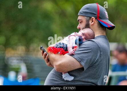 Elmont, New York, USA. 4 juillet, 2015. 4 juillet 2015 : Scènes de l'arrière-cour pendant les Stars and Stripes Festival au parc Belmont à Elmont, New York. Scott Serio/ESW/CSM/Alamy Live News Banque D'Images