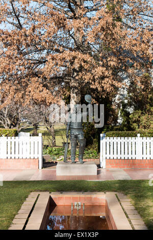 Statue de Sir Donald Bradman , cricketer au musée Bradman à Bowral, New South Wales, Australie Banque D'Images