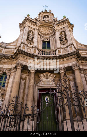 Basilique della Collegiata sur via Entnea, Catane, Sicile, Italie Banque D'Images