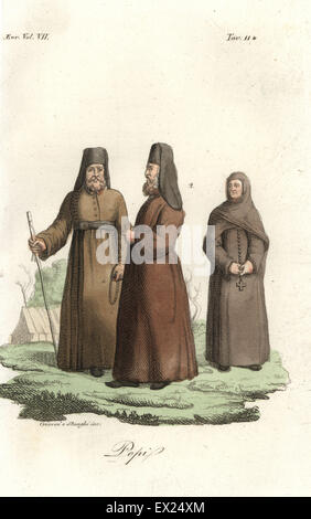 Eglise orthodoxe russe abbé et Monk. La gravure sur cuivre coloriée par Giarre et Stanghi de Giulio Ferrario Costumes d'antique et moderne des peuples du monde, Florence, 1847. Banque D'Images