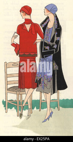 Les femmes en robes d'après-midi de crêpe de chine, années 1920. Lithographie à pochoir (stencil) du magazine de mode luxe Beaute la goutte d'Art, 2200, Paris, avril 1926. Banque D'Images