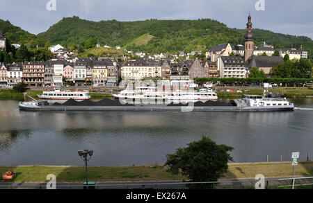 Chaland de charge Graciosa, enregistré à Anvers, Belgique, voyages jusqu'au bord de la Moselle à Cochem, Allemagne, chargés de charbon. Banque D'Images