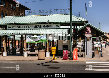 Kiosque de légumes, 17ème Rue Marché de producteurs, 100 North 17th Street, Richmond, Virginia Banque D'Images