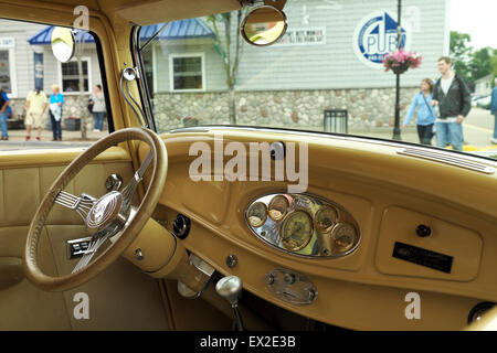 Tableau de bord d'une berline 1932 Ford Model B. Banque D'Images