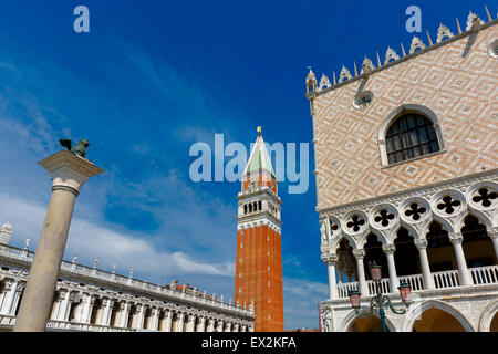 Campanile di San Marco à Venise, jour d'été Banque D'Images