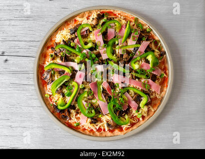 Pizza, nourriture, repas, restauration rapide,snack,cuisson,circle,taille,Culture,italien,jambon,poivre,ciboulette taille de portion, partie de soirée,alimentation,home made Banque D'Images