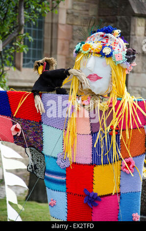 Blackrod, UK - Les épouvantails à village scarecrow festival à l'été 2015 Banque D'Images