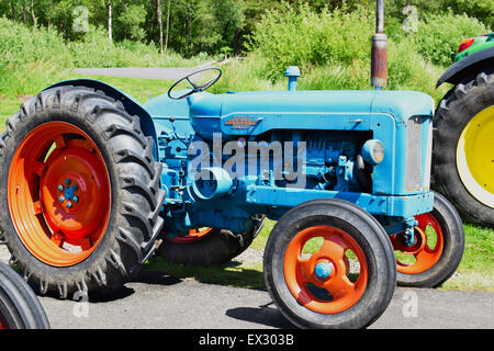 Tracteur Fordson Power Major bleu. Banque D'Images