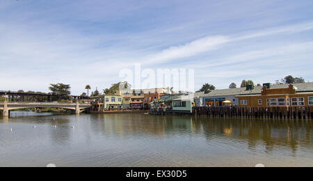 Scenic river front avec pont à Capitola, Californie Banque D'Images