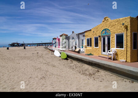 Bungalows pittoresques sur la plage à Capitola, Californie Banque D'Images