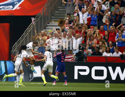 Vancouver, Canada. 05 juillet, 2015. Vancouver, Canada. 5 juillet, 2015. Tobin Heath (2L) de la United States célèbre après avoir marqué lors de la finale contre le Japon lors de la FIFA 2015 Coupe du Monde féminine à Vancouver, Canada, 5 juillet 2015. Source : Xinhua/Alamy Live News Banque D'Images