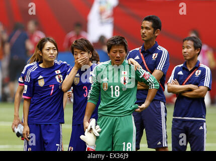 Vancouver, Canada. 05 juillet, 2015. Vancouver, Canada. 5 juillet, 2015. Ayumi Kaihori (C), gardien de but du Japon, pleure avant la cérémonie de la victoire pour le 2015 FIFA Coupe du Monde féminine à Vancouver, Canada, 5 juillet 2015. Le Japon a été vaincu par les États-Unis en finale par 2-5 et prend la deuxième place de l'événement. Source : Xinhua/Alamy Live News Banque D'Images