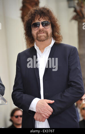 LOS ANGELES, CA - le 23 avril 2015 : Rock artiste Jeff Lynne est honorée avec le 2,548ème étoile sur le Hollywood Walk of Fame. Banque D'Images