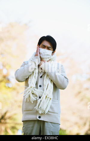 Hauts homme japonais avec masque malade de sentiment Banque D'Images