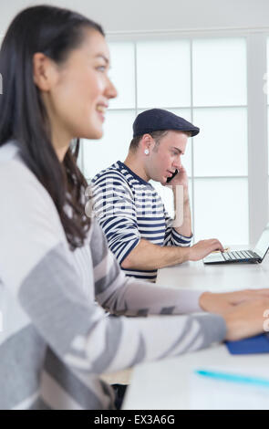 Multi-ethnic business people working in modern office Banque D'Images