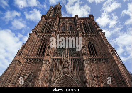 Façade occidentale de la cathédrale de Strasbourg, Strasbourg, Alsace, France Banque D'Images