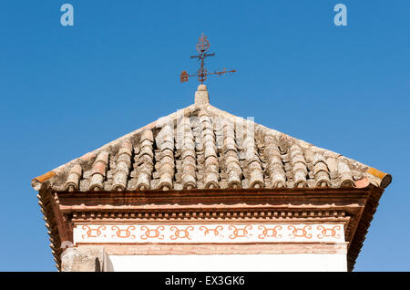 Toit de tuiles de chapelle de Virgen del Socorro, Plaza del Portichuelo, Antequera, Andalousie, Espagne Banque D'Images