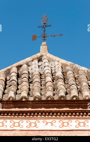 Toit de tuiles de chapelle de Virgen del Socorro, Plaza del Portichuelo, Antequera, Andalousie, Espagne Banque D'Images