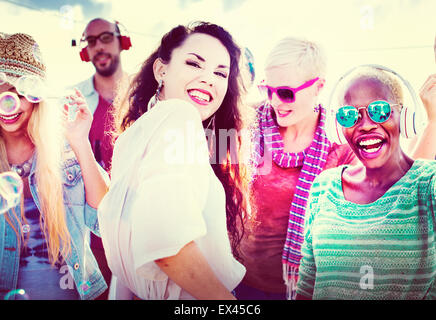 Beach Party de l'été bonheur amitié Solidarité Concept Banque D'Images