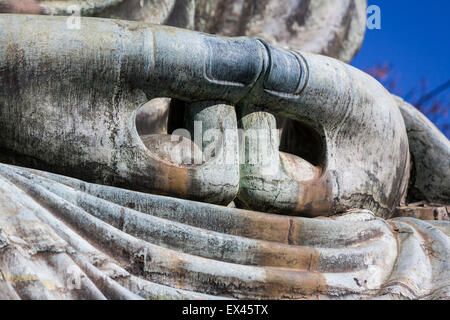 Détail de mains de Daibutsu Kotoku-in bronze buddha Banque D'Images