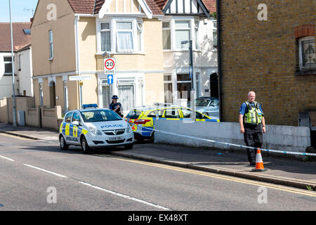 Westcliff on Sea, Essex, Royaume-Uni. 6 juillet, 2015. La police a lancé une enquête de meurtre après qu'un homme a été retrouvé poignardé à l'intérieur d'une maison à Beedell Avenue, Westcliff. Crédit : Darren Attersley/Alamy Live News Banque D'Images