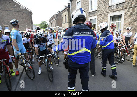 Anvers, Belgique. 6 juillet, 2015. Tour de France tour cycing, étape 3. Anvers à Huy. Le peloton au cours de la race des discussions avec Christian Prudhomme directeur d'ASO Cyclisme : Action Crédit Plus Sport Images/Alamy Live News Banque D'Images