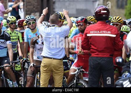 Anvers, Belgique. 6 juillet, 2015. Tour de France tour cycing, étape 3. Anvers à Huy. Le peloton au cours de la race des discussions avec Christian Prudhomme directeur d'ASO Cyclisme : Action Crédit Plus Sport Images/Alamy Live News Banque D'Images