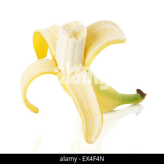 Bananes épluchées sur fond blanc. Banque D'Images