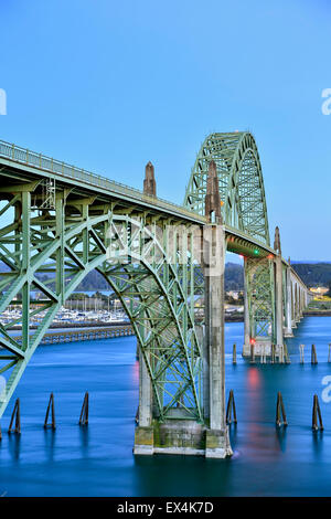 Yaquina Bay Bridge, Newport, Oregon USA Banque D'Images
