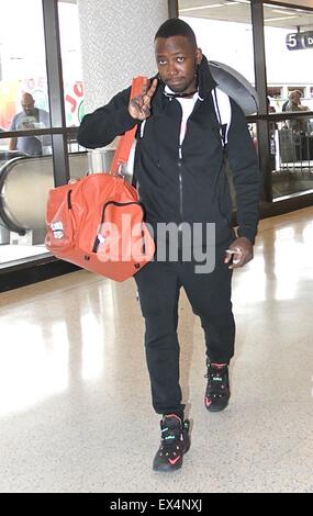 Lamorne Morris, connu pour avoir joué dans la sitcom Winston Fox "New Girl", quitte l'Aéroport International de Los Angeles (LAX) comprend : Lamorne Morris Où : Los Angeles, California, United States Quand : 05 mai 2015 C Banque D'Images