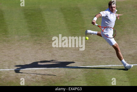 Londres, Royaume-Uni. 6 juillet, 2015. Stan Wawrinka de Suisse renvoie une balle au cours de la quatrième ronde du tournoi match contre David Goffin de Belgique au Wimbledon Wimbledon en 2015, le sud-ouest de Londres, le 6 juillet 2015. Wawrinka a gagné le match 3-0. Credit : Ye Pingfan/Xinhua/Alamy Live News Banque D'Images