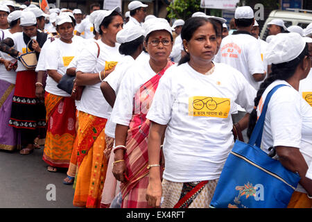 Kolkata, Inde. 08 juillet, 2015. Bengal BJP a organisé un "wachh Bharat', une promenade de campagne BJP office d'état de Red Road d'observer le Dr Bharat Keshari Shyamaprasad Mukherjee a 115e anniversaire de naissance. Credit : Saikat Paul/Pacific Press/Alamy Live News Banque D'Images