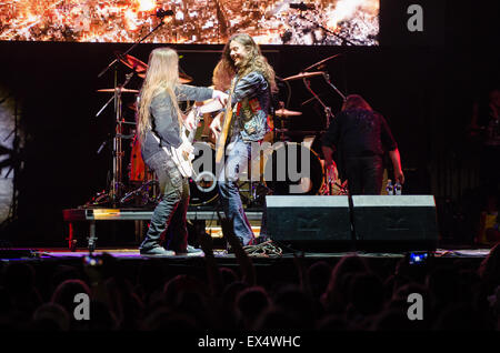 PIESTANY, Slovaquie - 26 juin 2015 : groupe de power metal finlandais Stratovarius joue sur music festival à Piestany Topfest Banque D'Images