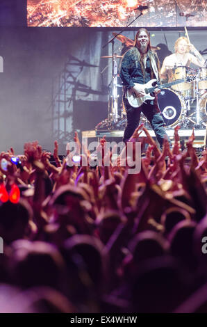 PIESTANY, Slovaquie - 26 juin 2015 : groupe de power metal finlandais Stratovarius joue sur music festival à Piestany Topfest Banque D'Images