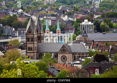 Vue urbaine avec les églises Saint-Jean Suitbertus et St Laurentius, Elberfeld, Wuppertal, Rhénanie du Nord-Westphalie, Allemagne Banque D'Images