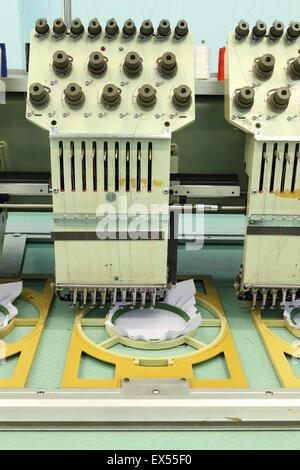 Broderie Machine à broder est un processus par lequel une machine à coudre Banque D'Images