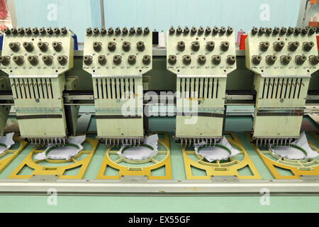 Broderie Machine à broder est un processus par lequel une machine à coudre Banque D'Images