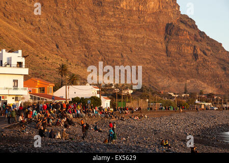 Soirée drum concert à la plage de sable noir Playa de La Calera, Valle Gran Rey, La Gomera, Canary Islands, Spain, Europe Banque D'Images
