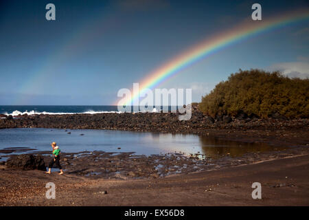 Rainbow au la plage noire Baby Beach de la puntilla, Valle Gran Rey, La Gomera, Canary Islands, Spain, Europe Banque D'Images