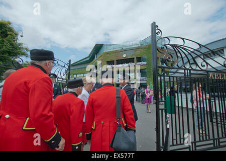 Wimbledon, Londres, Royaume-Uni. 07Th Juillet, 2015. Wimbledon Londres, Royaume-Uni. 7 juillet 2015. Un groupe de retraités Chelsea arrivent à la veille de profils têtes tennis sur jour 8 de l'Tennis de Wimbledon Crédit : amer ghazzal/Alamy Live News Banque D'Images