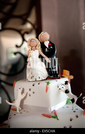 Figurines de gâteau de mariage mignon Banque D'Images