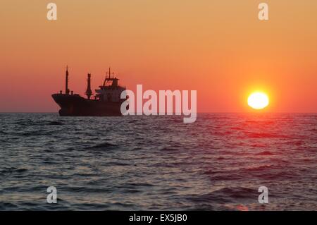 D'un cargo naviguant dans le sud de la mer Adriatique Banque D'Images