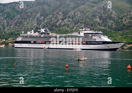 Le navire de croisière de célébrité, la Constellation, s'assied à l'amarrage. Banque D'Images