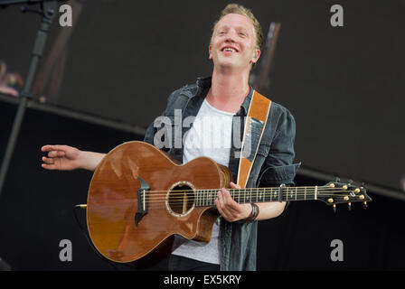 Hanovre, Allemagne. Le 04 juillet, 2015. Singer Joris joue sur la scène avec son groupe à la foire "IdeenExpo" à Hanovre, Allemagne, 04 juillet 2015. Photo : Julian Stratenschulte/DPA - PAS DE FIL - SERVICE/dpa/Alamy Live News Banque D'Images